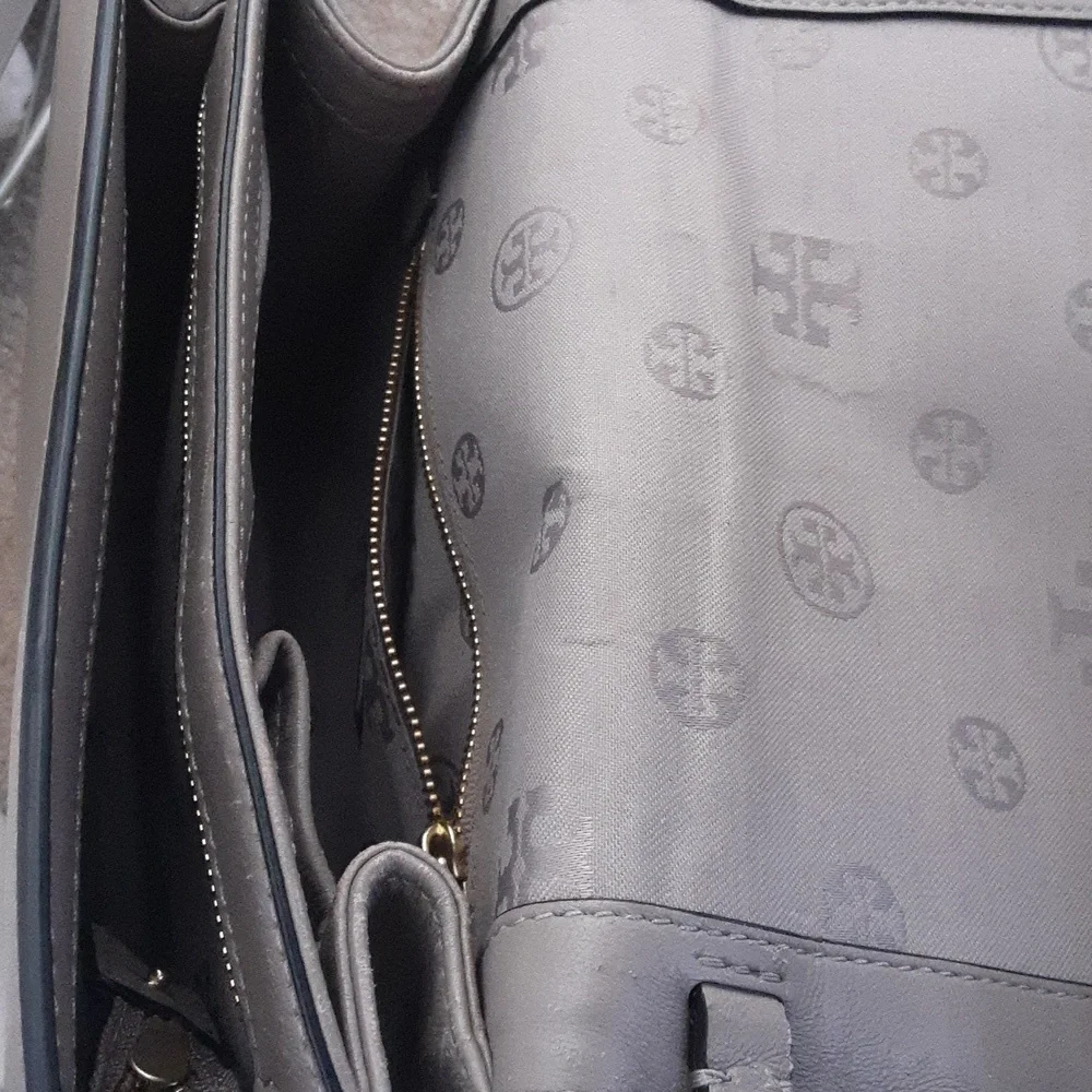 Tory Burch gray crossbody - Picture 7 of 8
